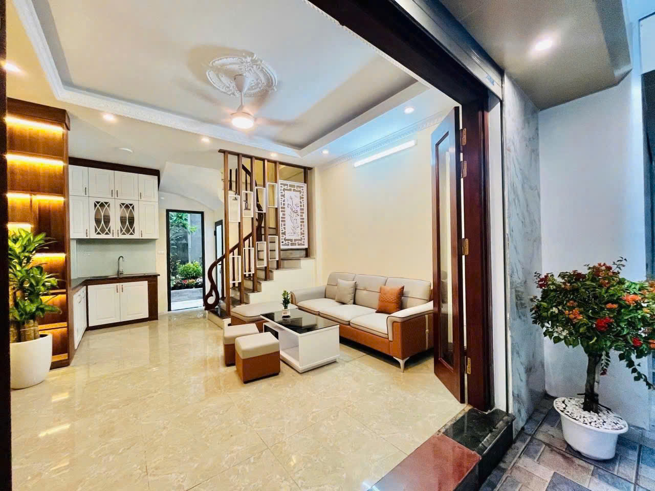 Cho thuê nhà nguyên căn mới kinh kong ngõ 179 Vĩnh Hưng, 33m2 x 5 tầng.3 ngủ khép kín. - Ảnh 1
